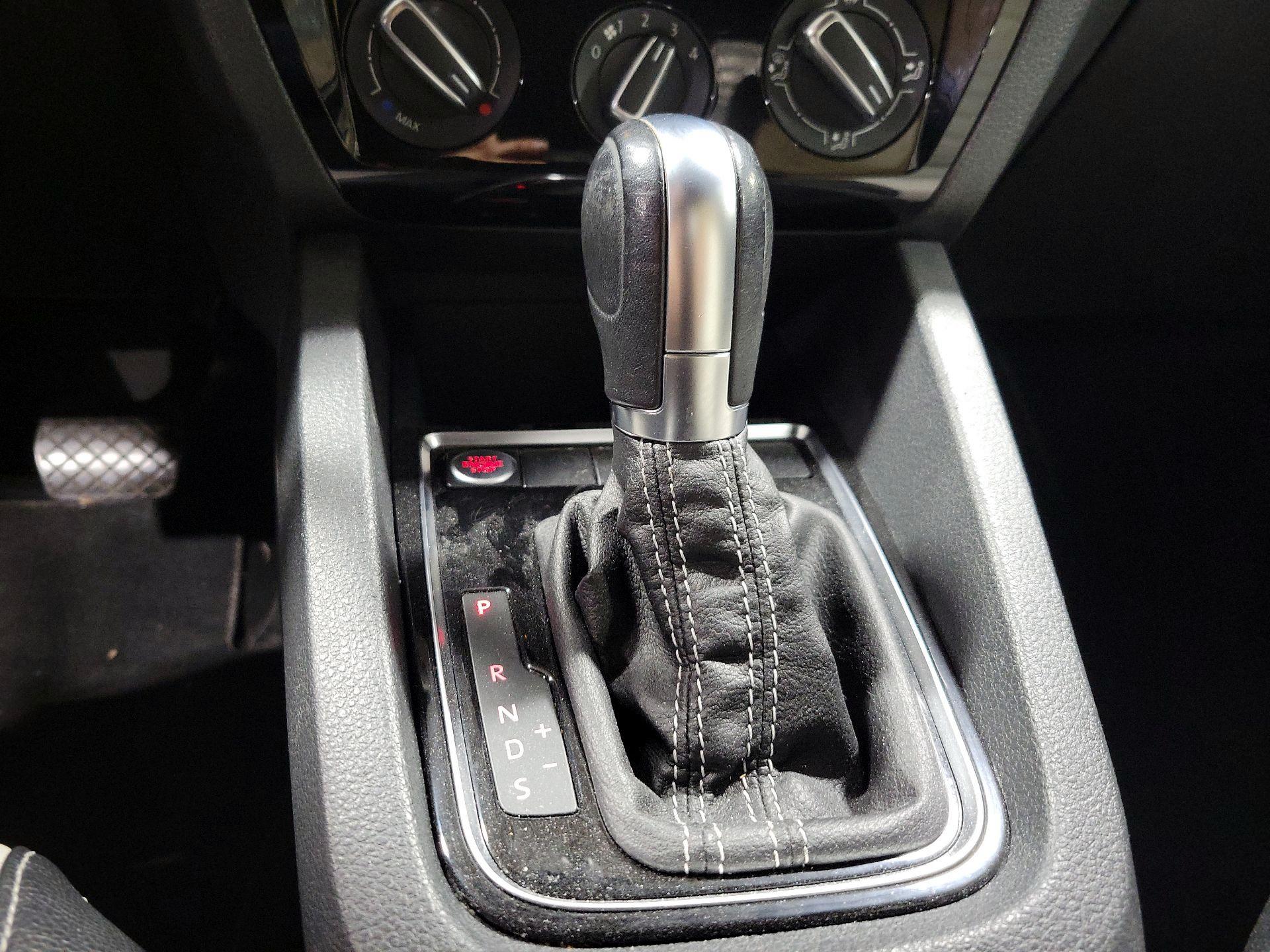 Thumbnail: 2016 Volkswagen Jetta - 17