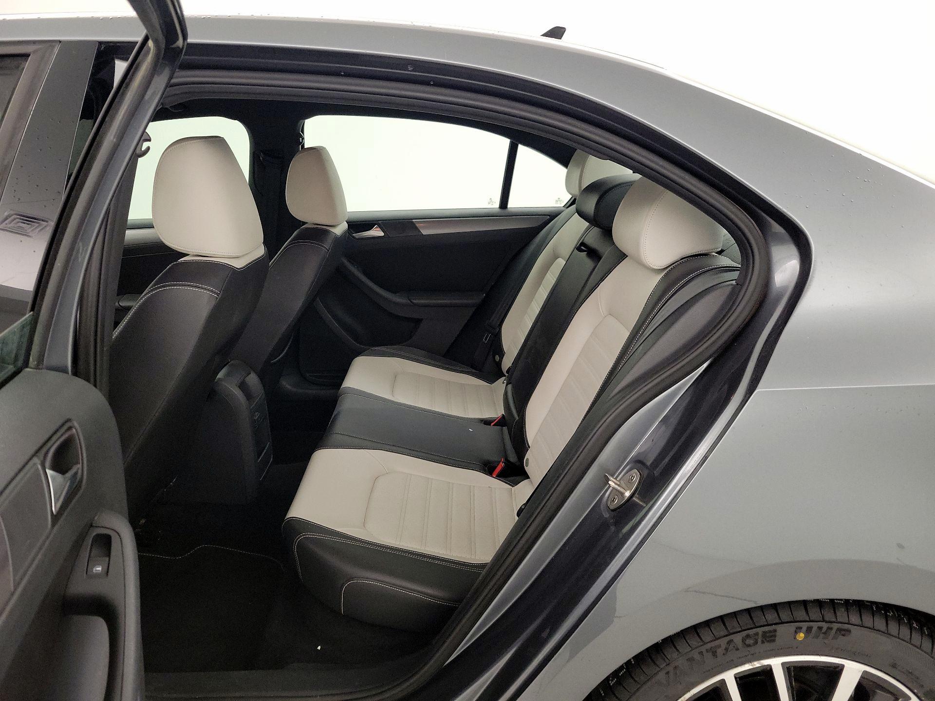 Thumbnail: 2016 Volkswagen Jetta - 18