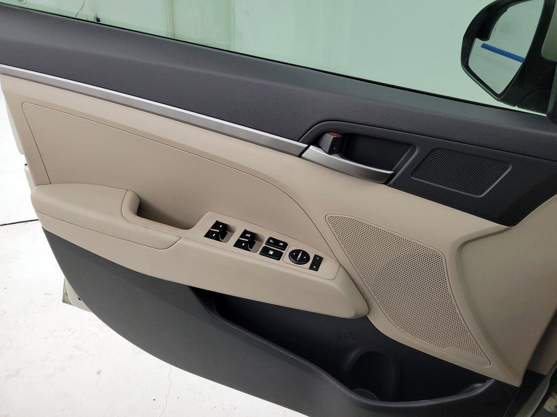 Thumbnail: 2018 Hyundai Elantra - 12