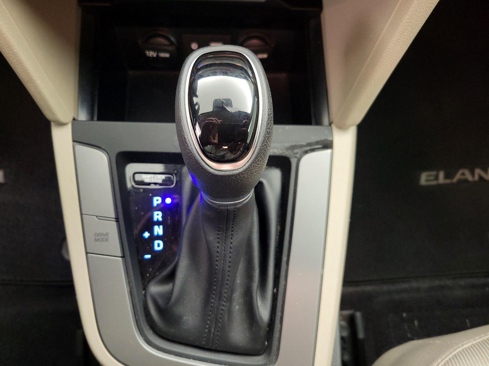 Thumbnail: 2018 Hyundai Elantra - 15