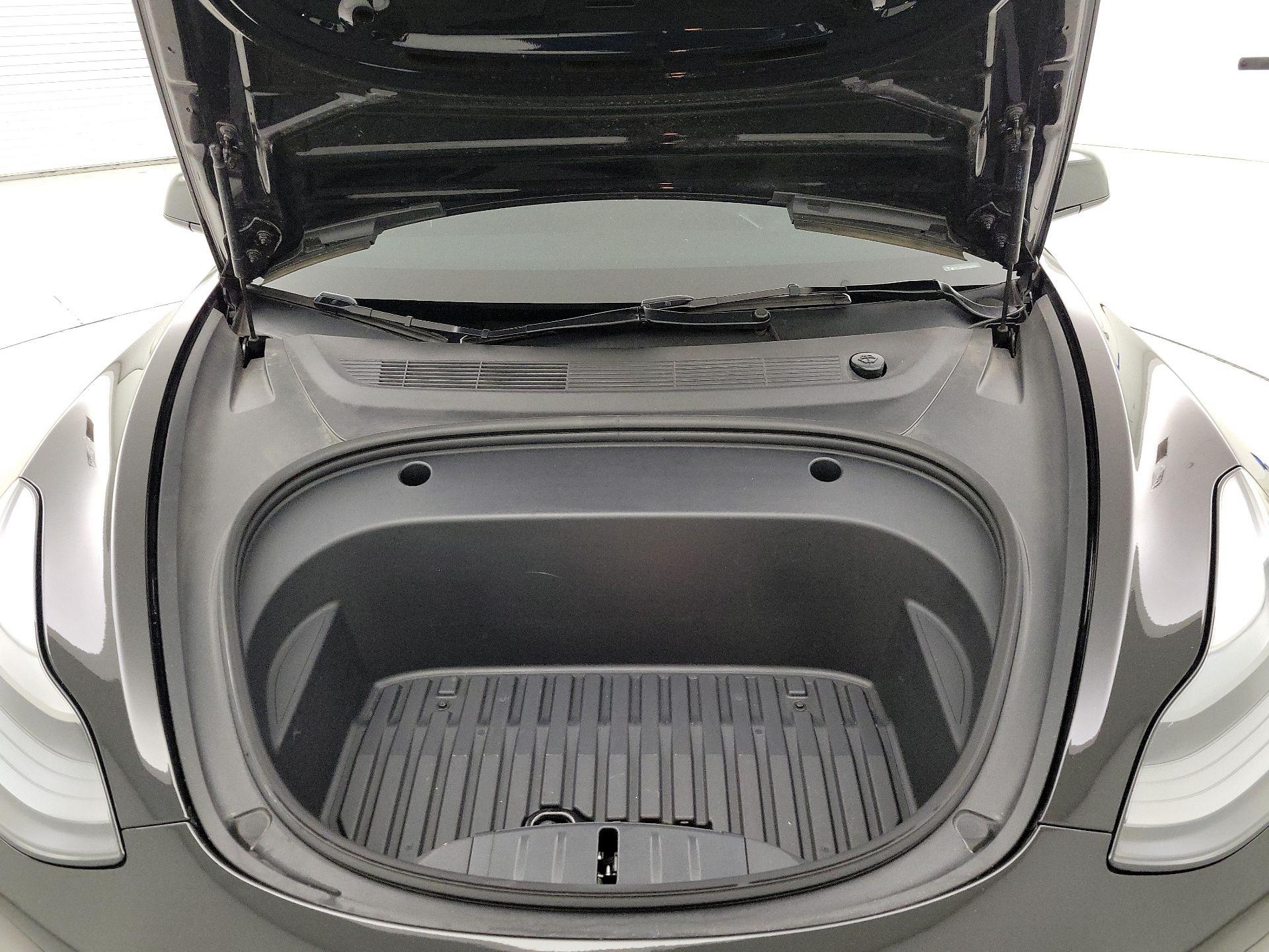 Thumbnail: 2023 Tesla Model 3 - 19