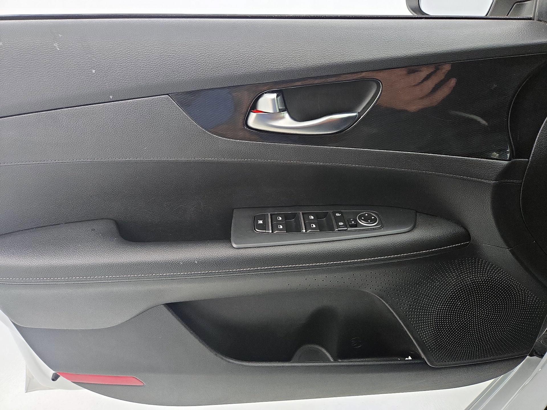 Thumbnail: 2021 Kia Forte - 12