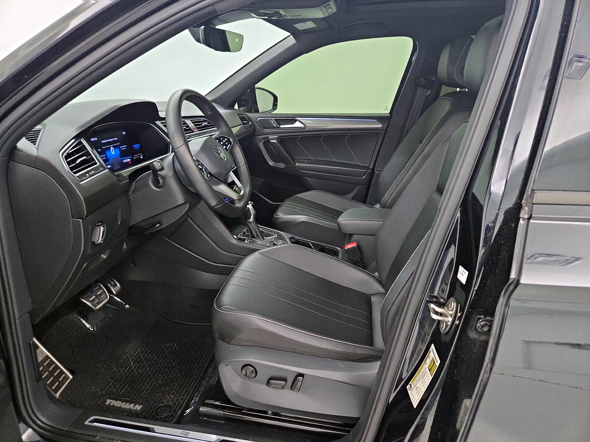 Thumbnail: 2022 Volkswagen Tiguan - 11