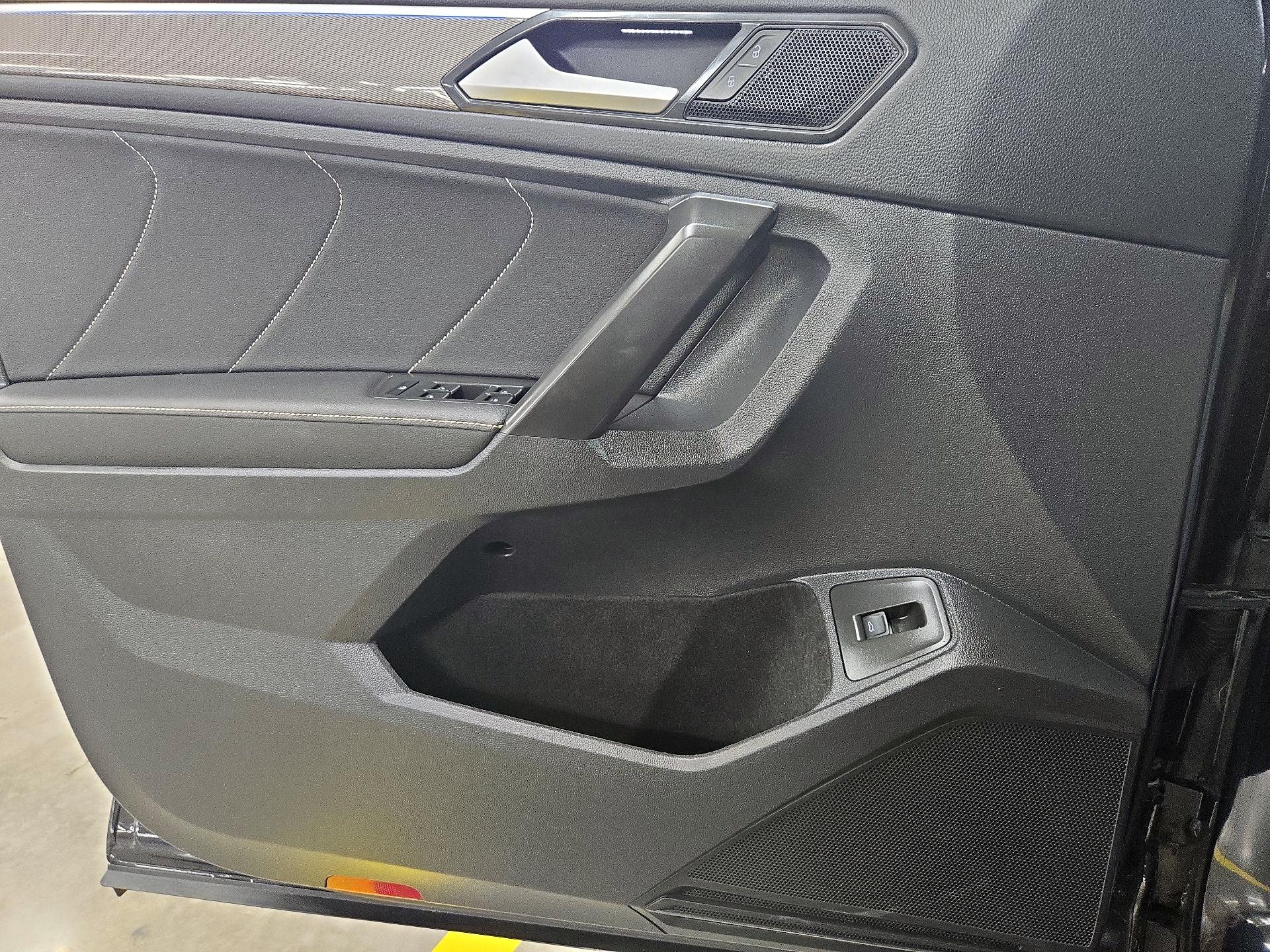 Thumbnail: 2022 Volkswagen Tiguan - 12