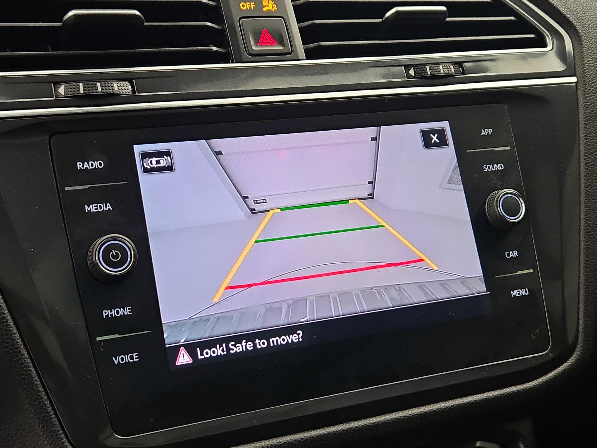 Thumbnail: 2022 Volkswagen Tiguan - 14