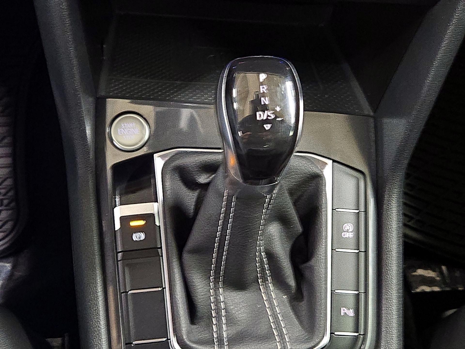 Thumbnail: 2022 Volkswagen Tiguan - 17