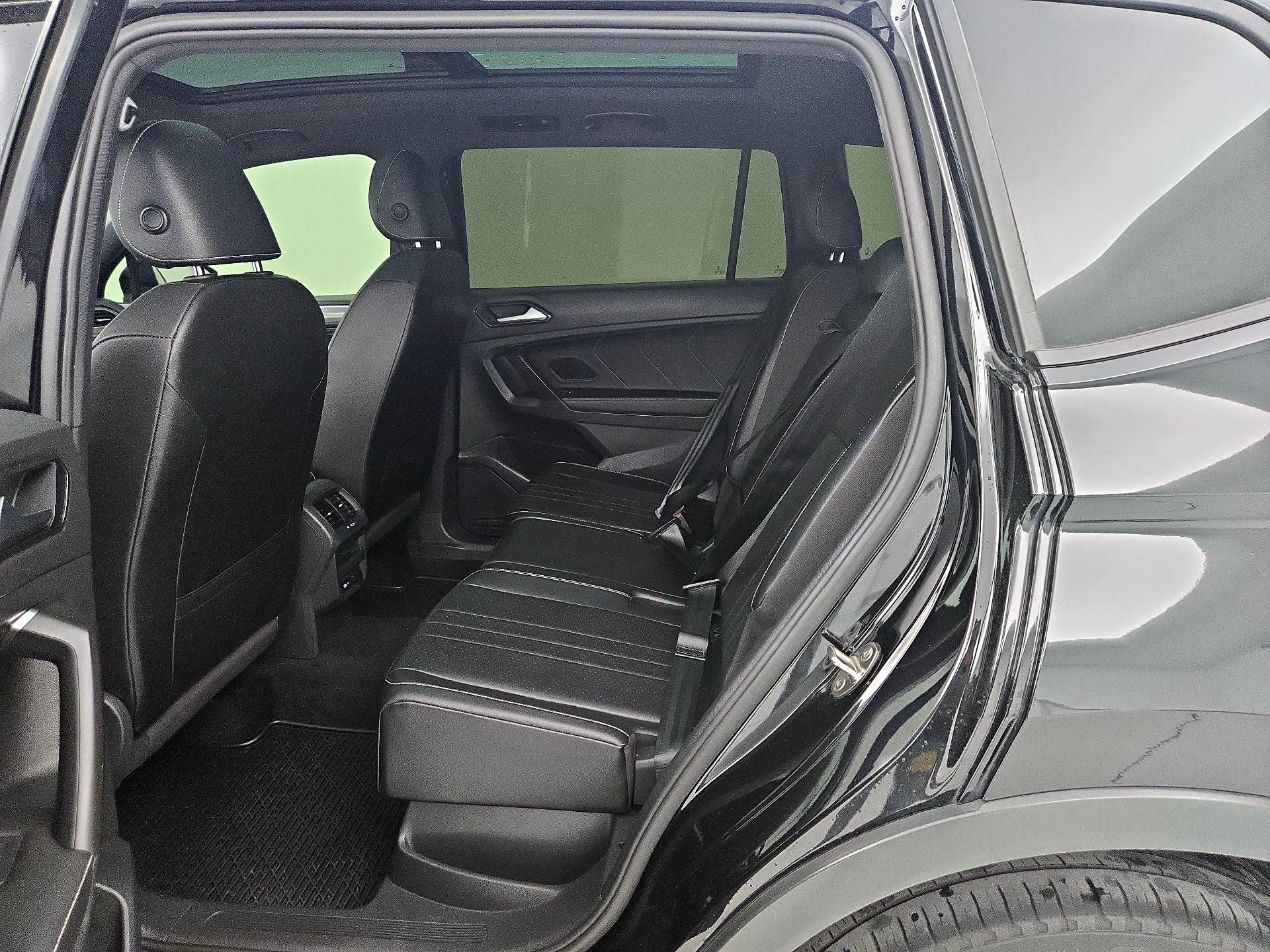 Thumbnail: 2022 Volkswagen Tiguan - 20