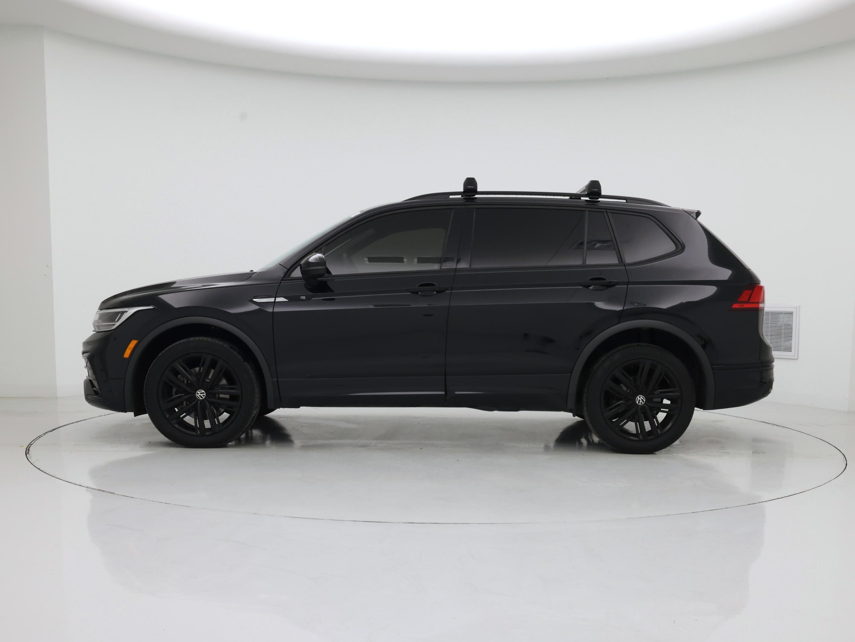 Thumbnail: 2022 Volkswagen Tiguan - 3