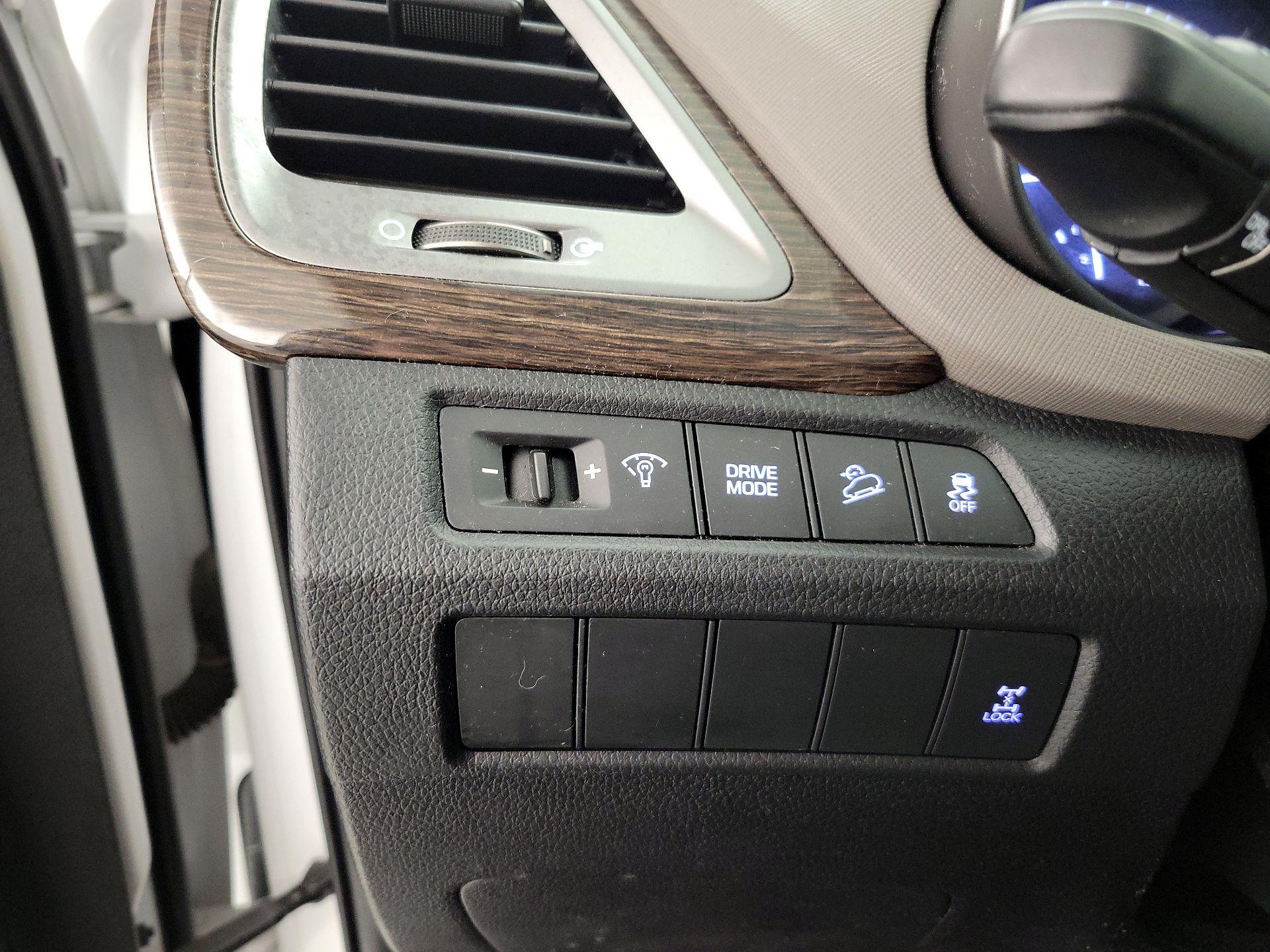 Thumbnail: 2017 Hyundai Santa Fe - 13