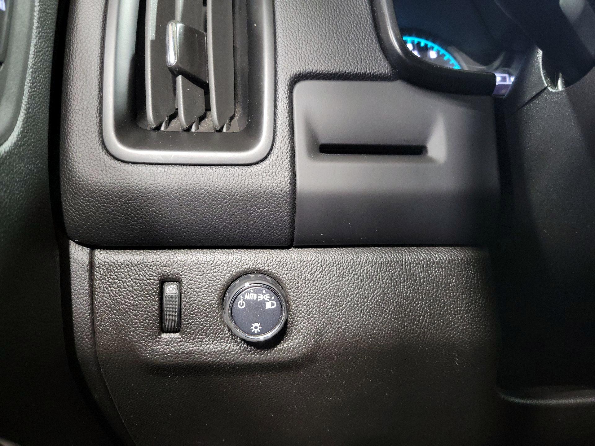 Thumbnail: 2022 Chevrolet Colorado - 13