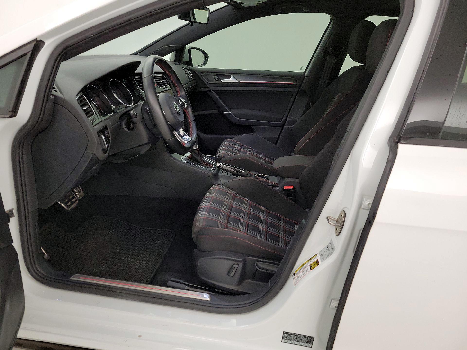 Thumbnail: 2018 Volkswagen Golf - 11