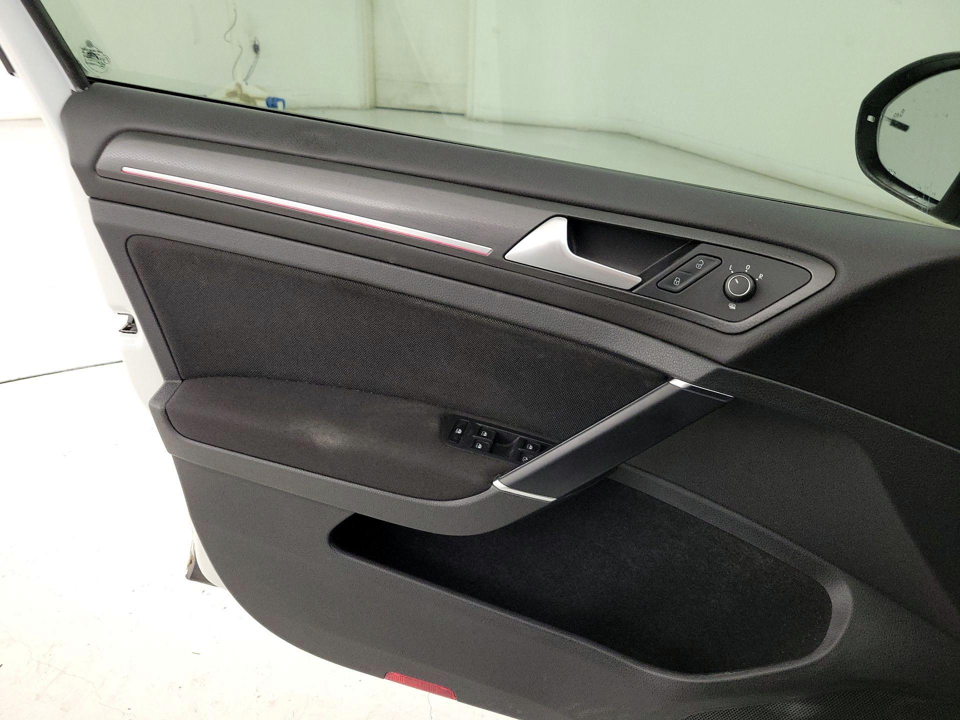 Thumbnail: 2018 Volkswagen Golf - 12