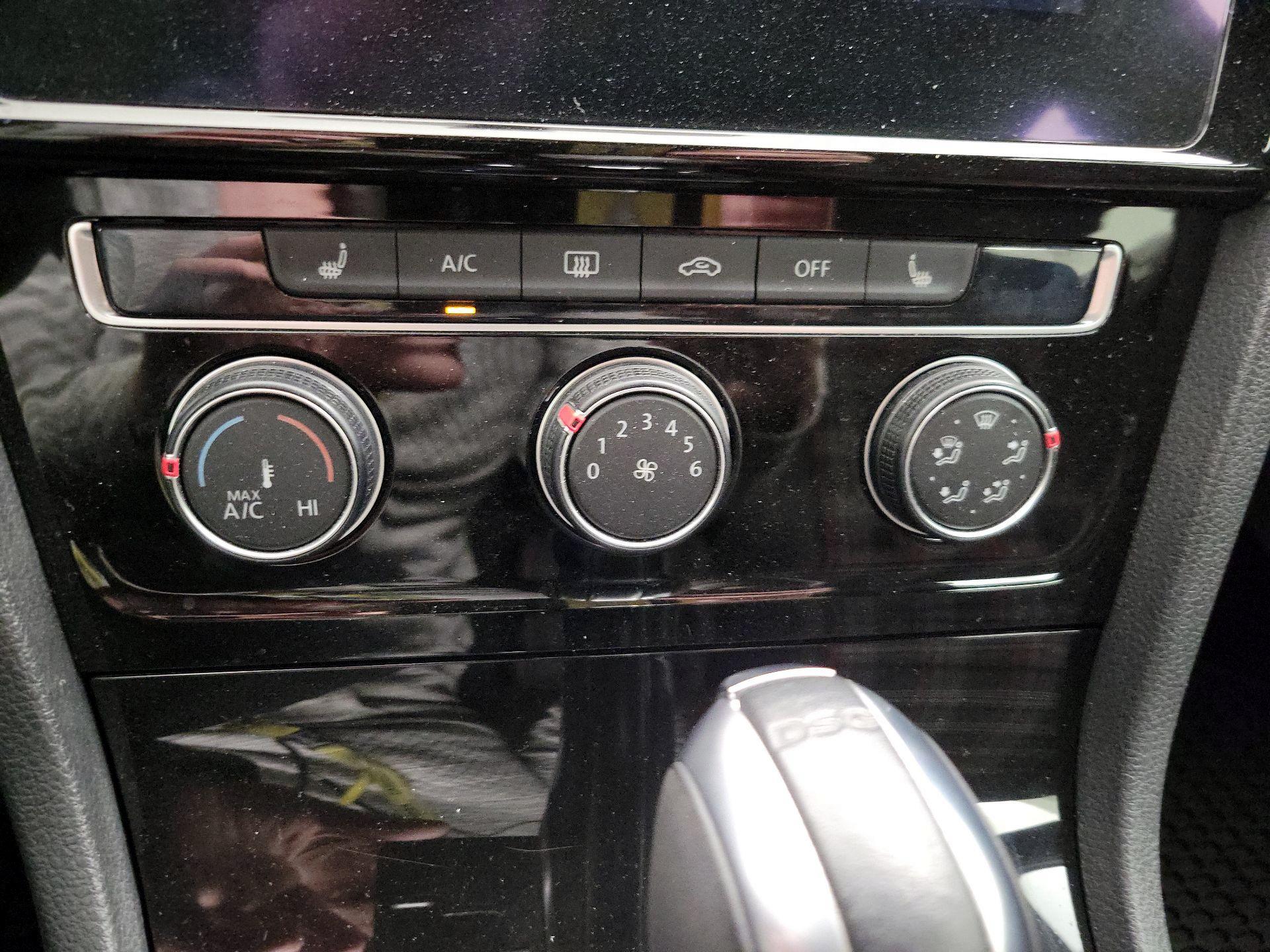 Thumbnail: 2018 Volkswagen Golf - 16