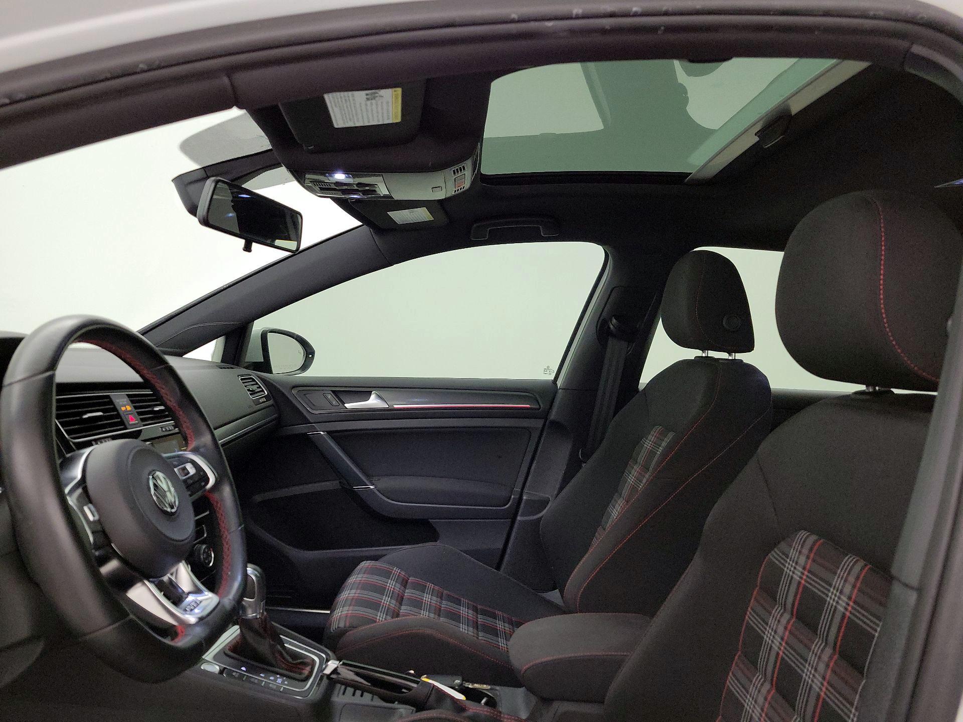 Thumbnail: 2018 Volkswagen Golf - 18