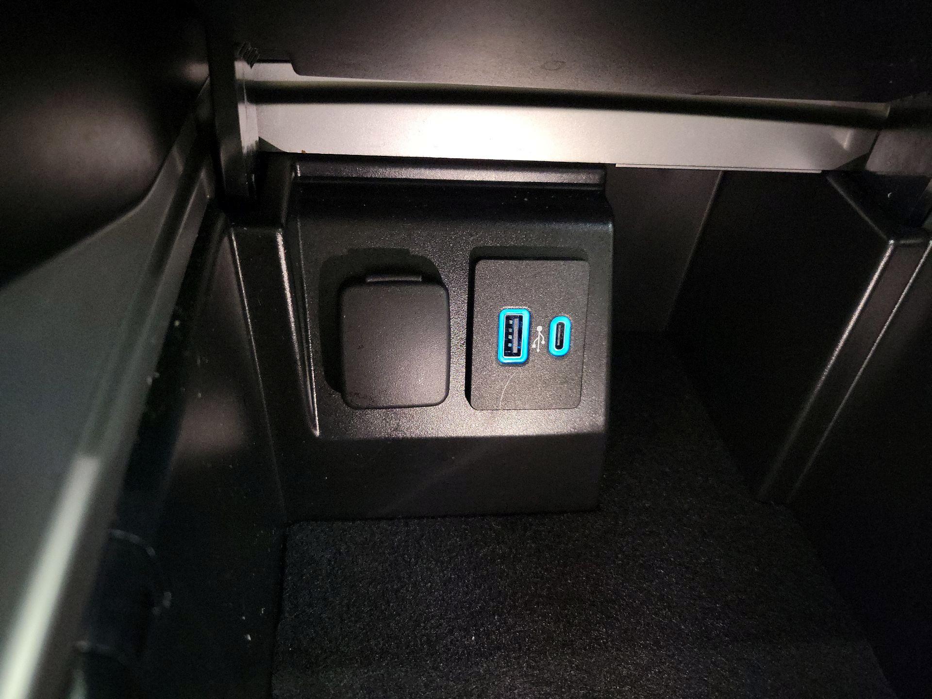 Thumbnail: 2021 Ford Explorer - 18