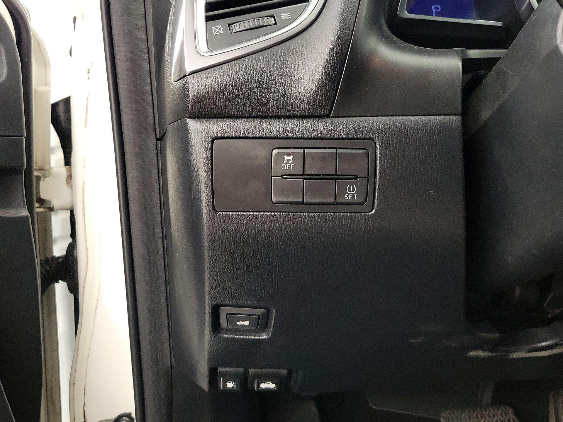 Thumbnail: 2018 Mazda Mazda3 - 13