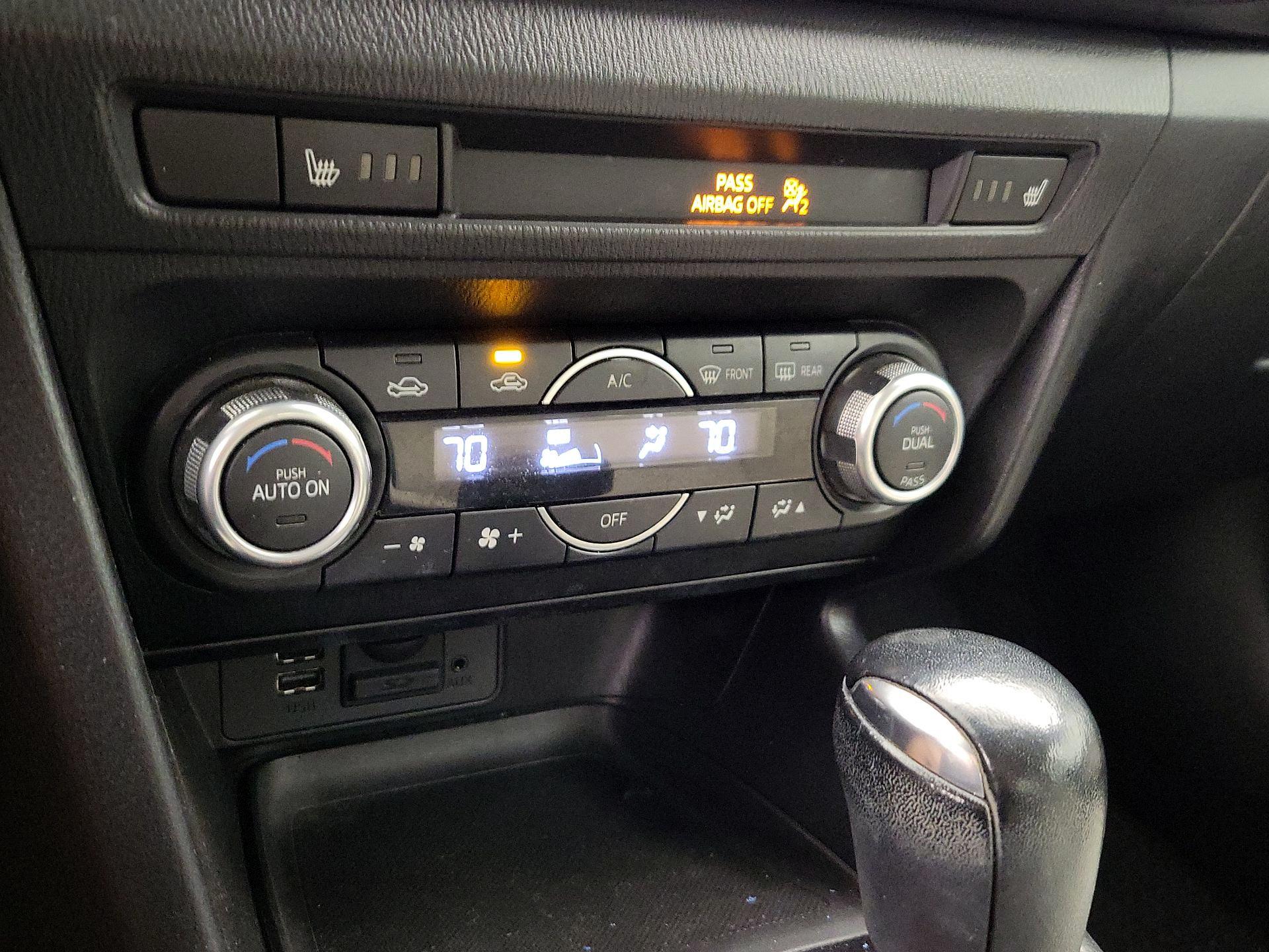 Thumbnail: 2018 Mazda Mazda3 - 16