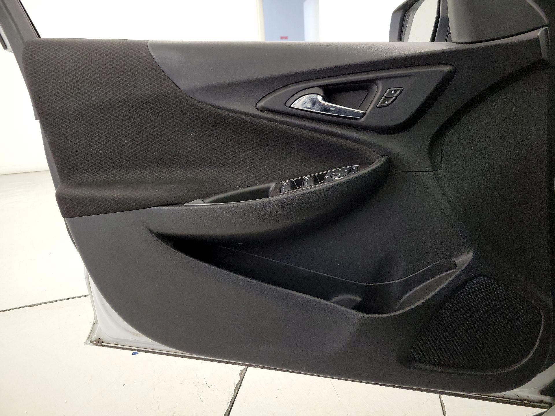 Thumbnail: 2018 Chevrolet Malibu - 12