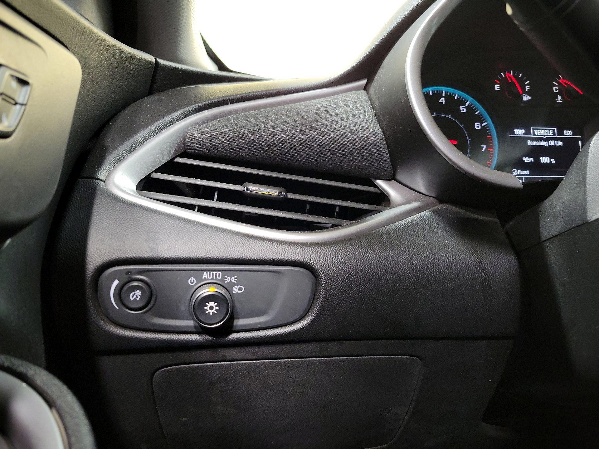 Thumbnail: 2018 Chevrolet Malibu - 13