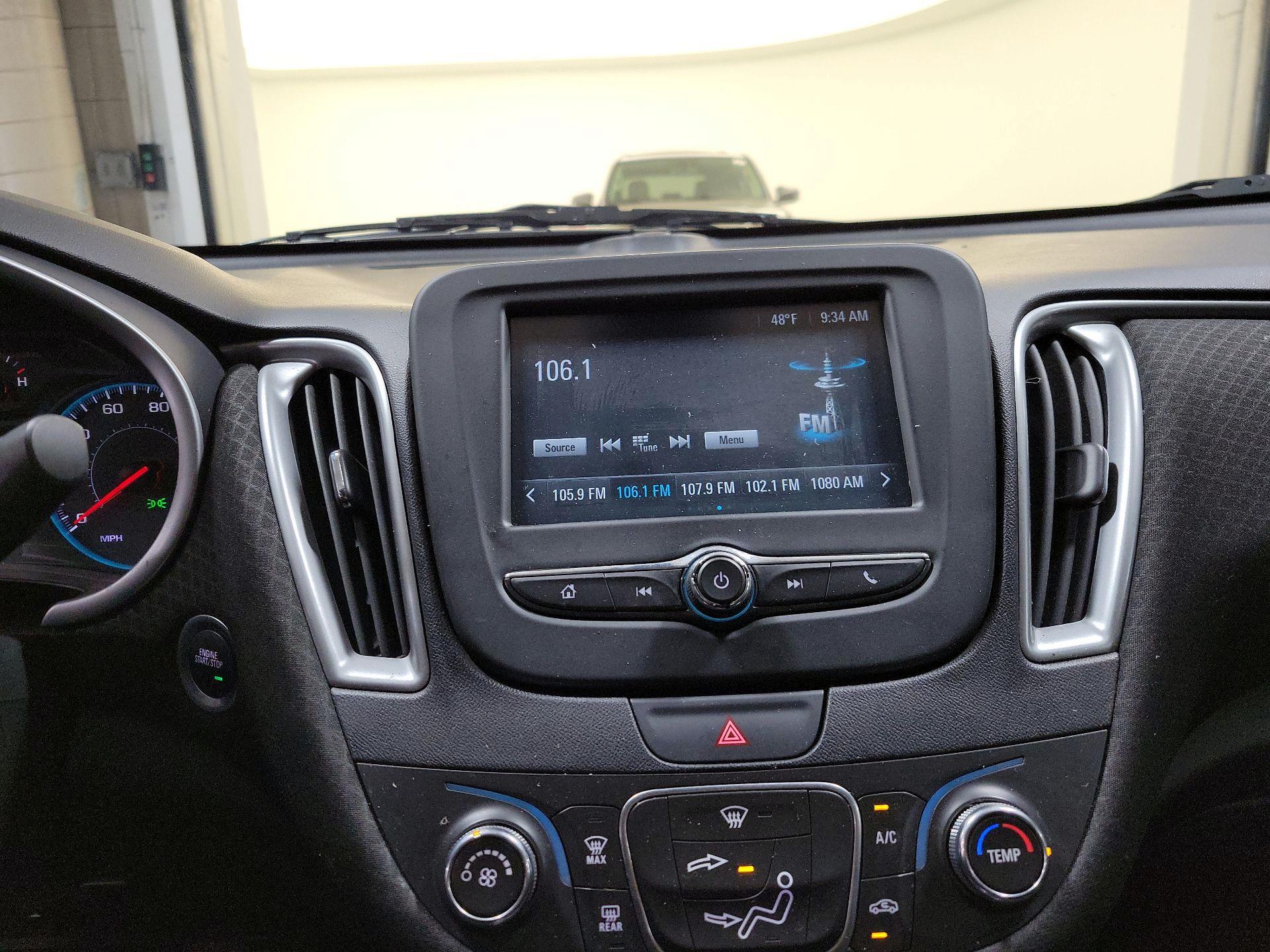 Thumbnail: 2018 Chevrolet Malibu - 15