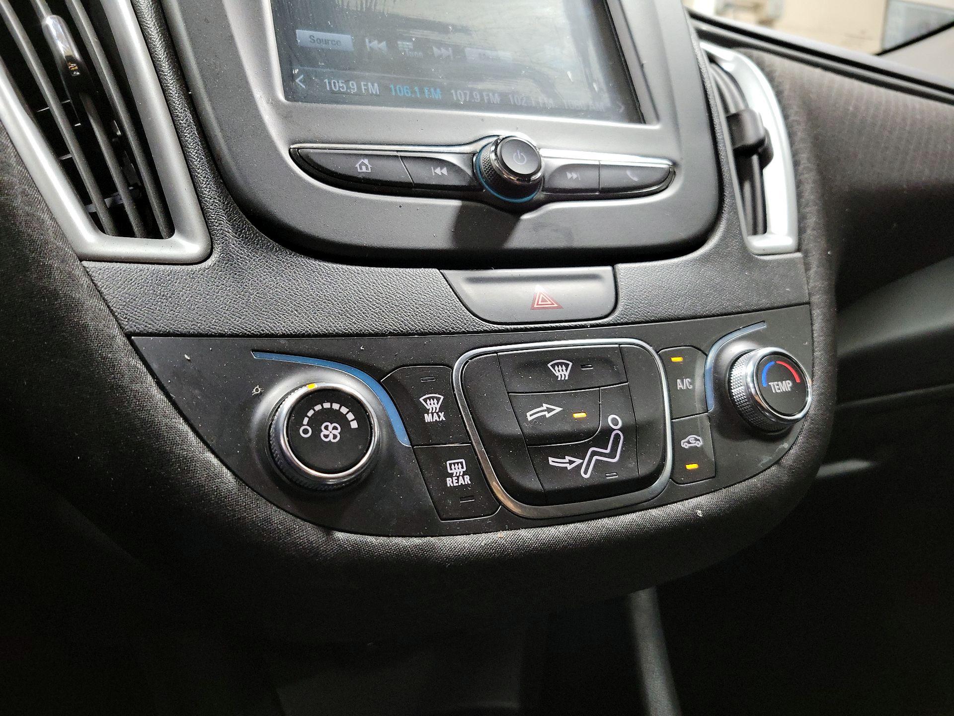 Thumbnail: 2018 Chevrolet Malibu - 16