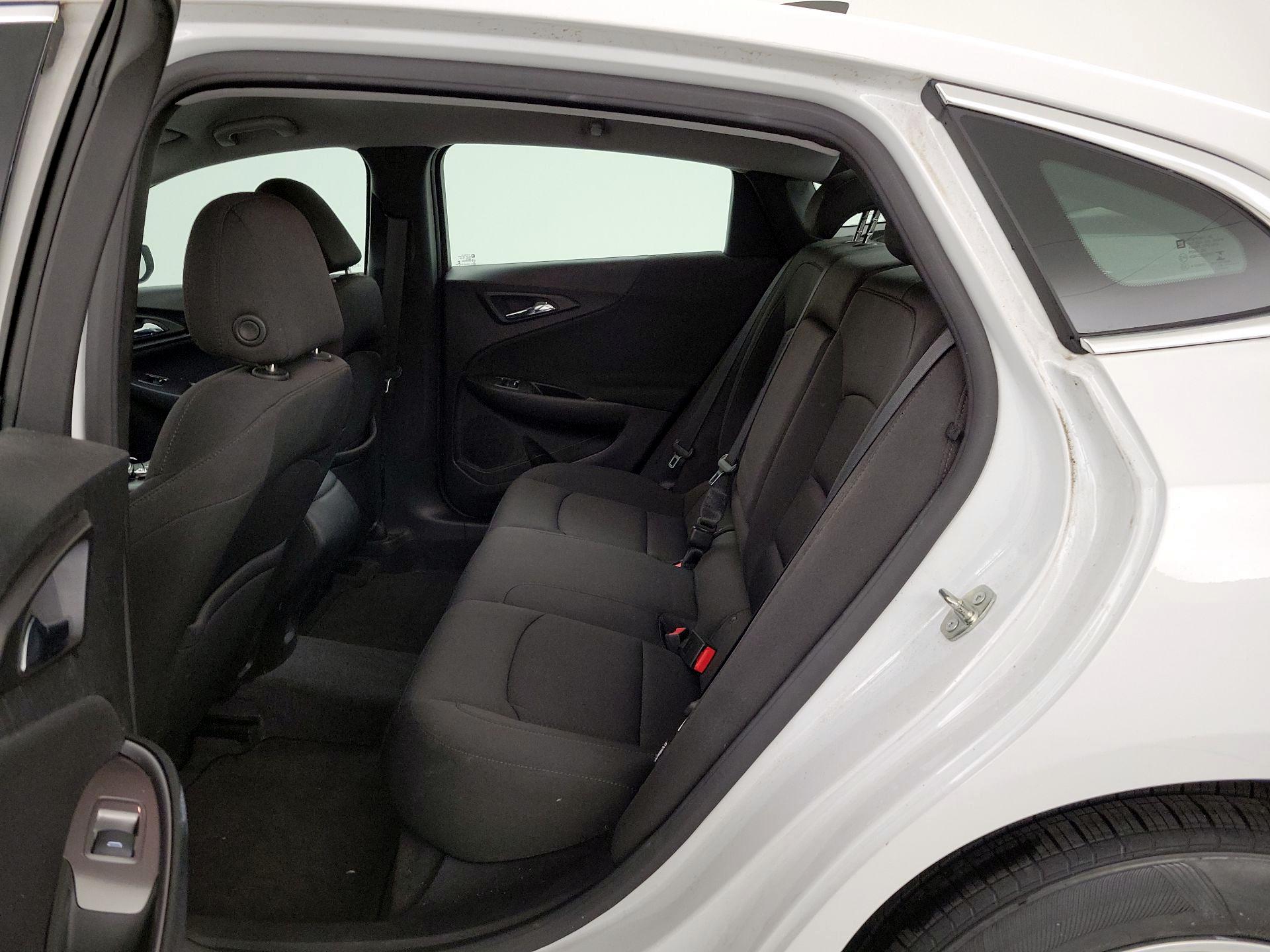 Thumbnail: 2018 Chevrolet Malibu - 18