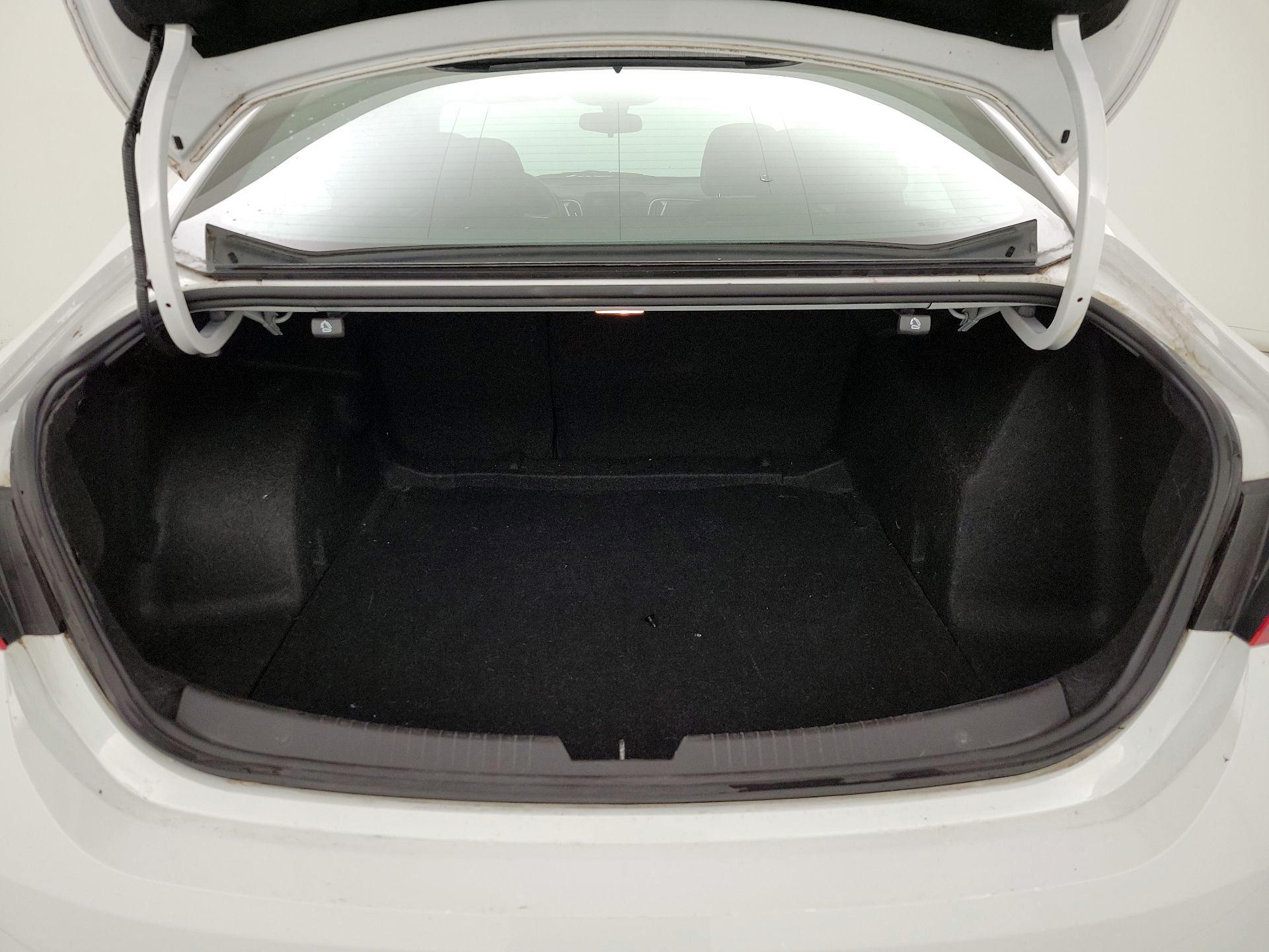 Thumbnail: 2018 Chevrolet Malibu - 19