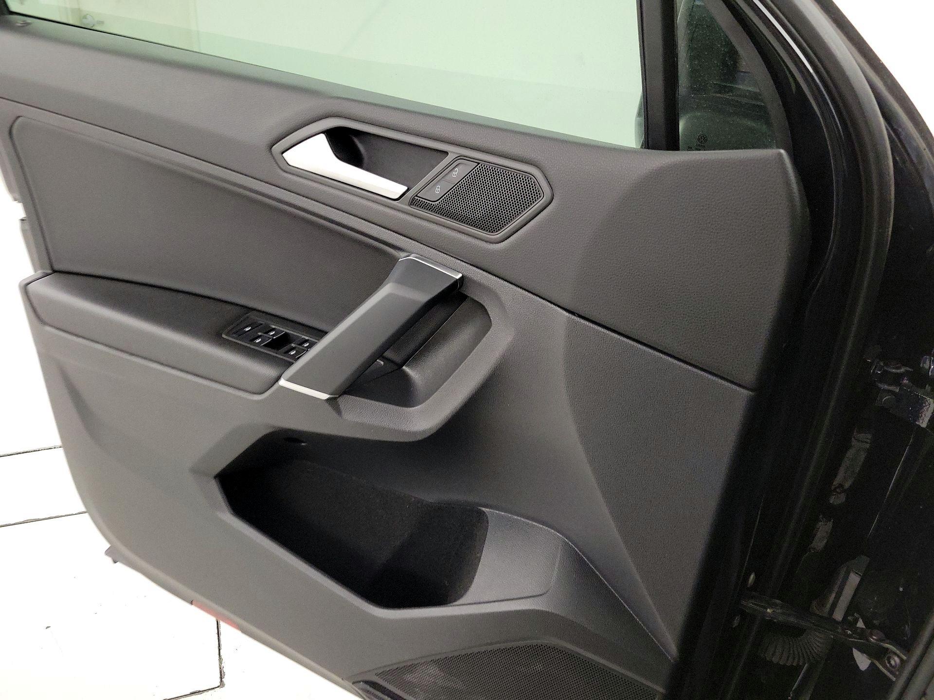 Thumbnail: 2020 Volkswagen Tiguan - 12