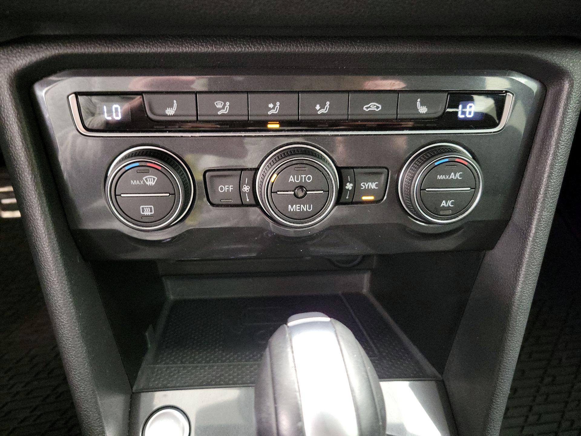 Thumbnail: 2020 Volkswagen Tiguan - 15