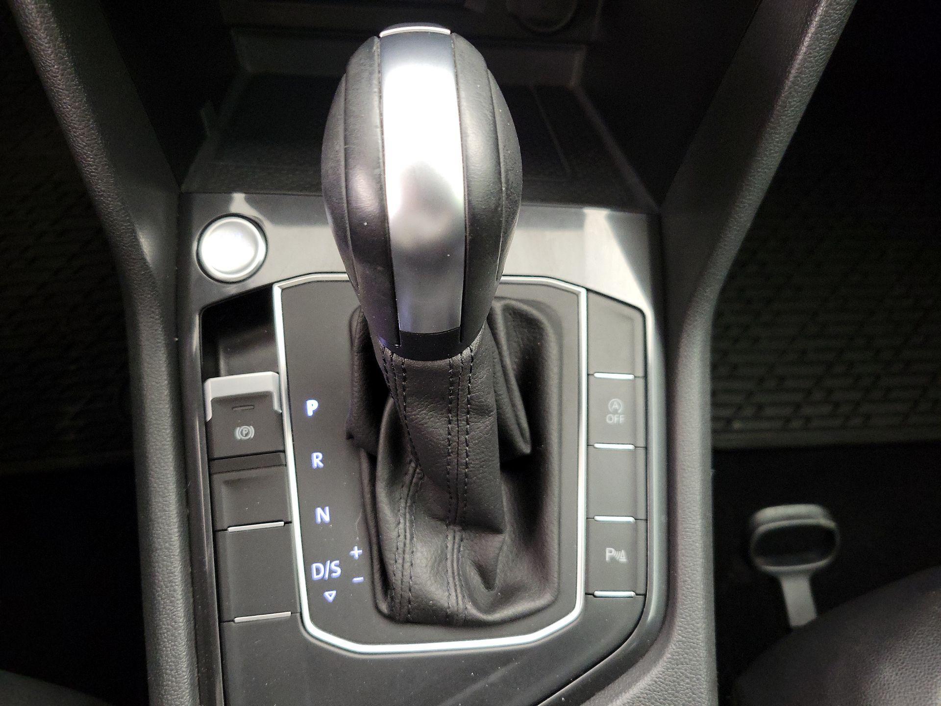 Thumbnail: 2020 Volkswagen Tiguan - 16