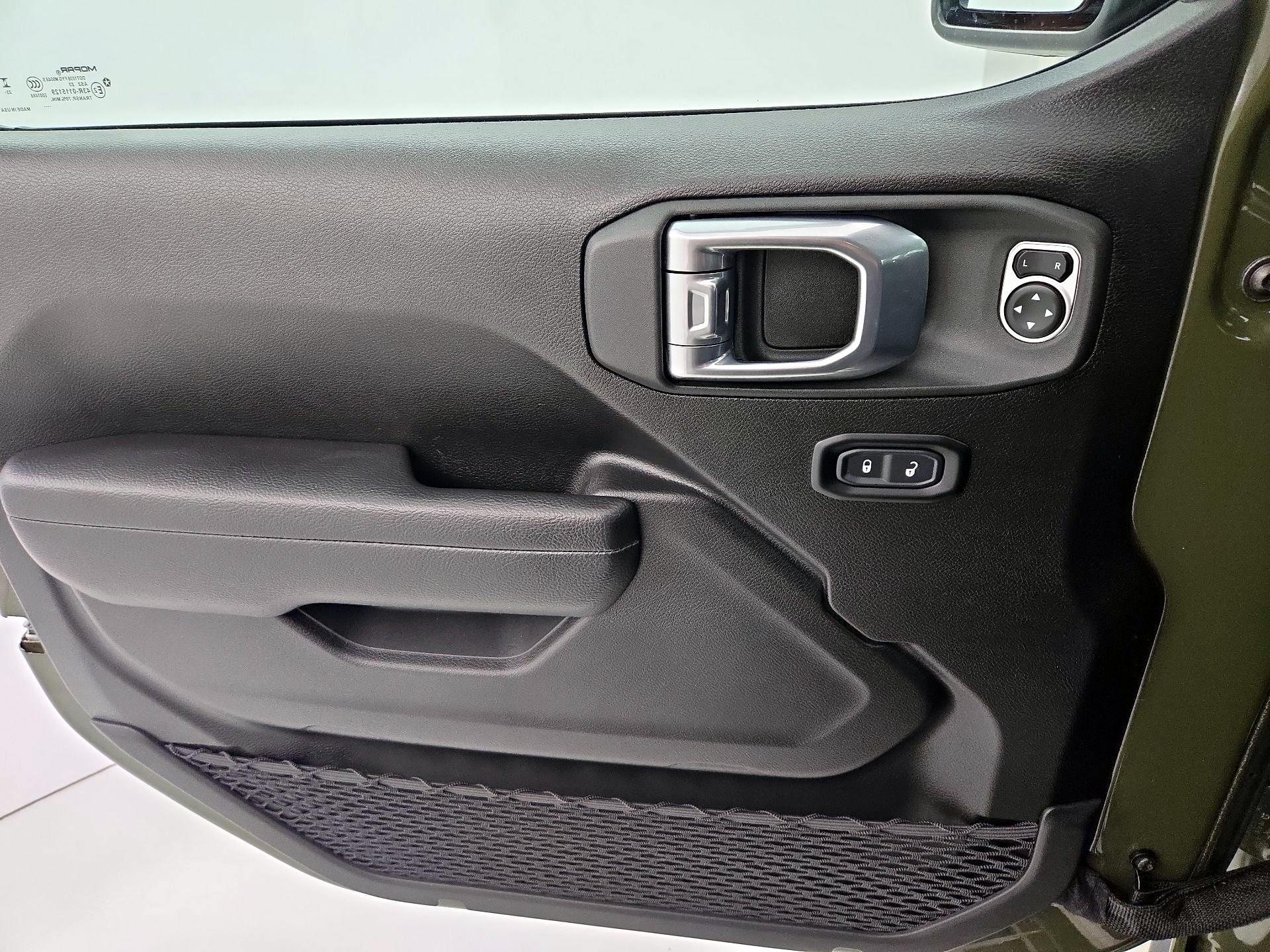 Thumbnail: 2023 Jeep Gladiator - 12