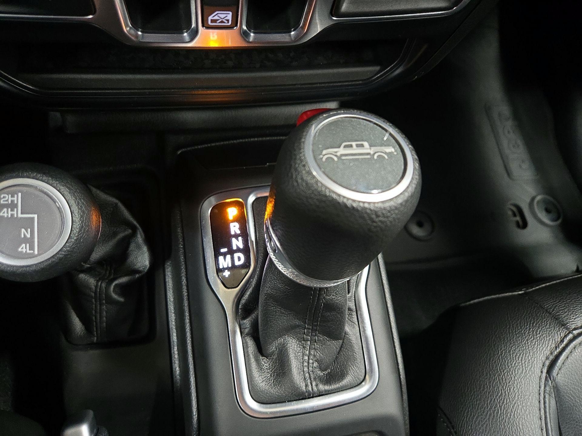 Thumbnail: 2023 Jeep Gladiator - 17