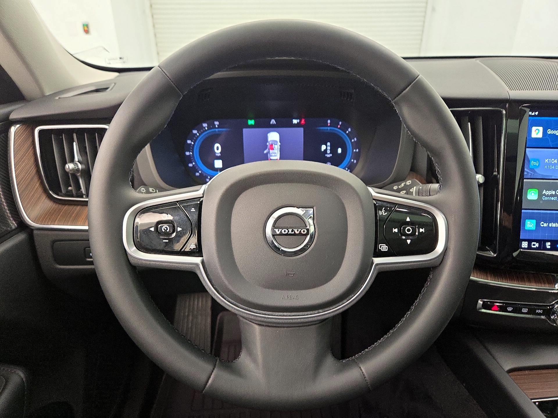 Thumbnail: 2023 Volvo XC60 - 10