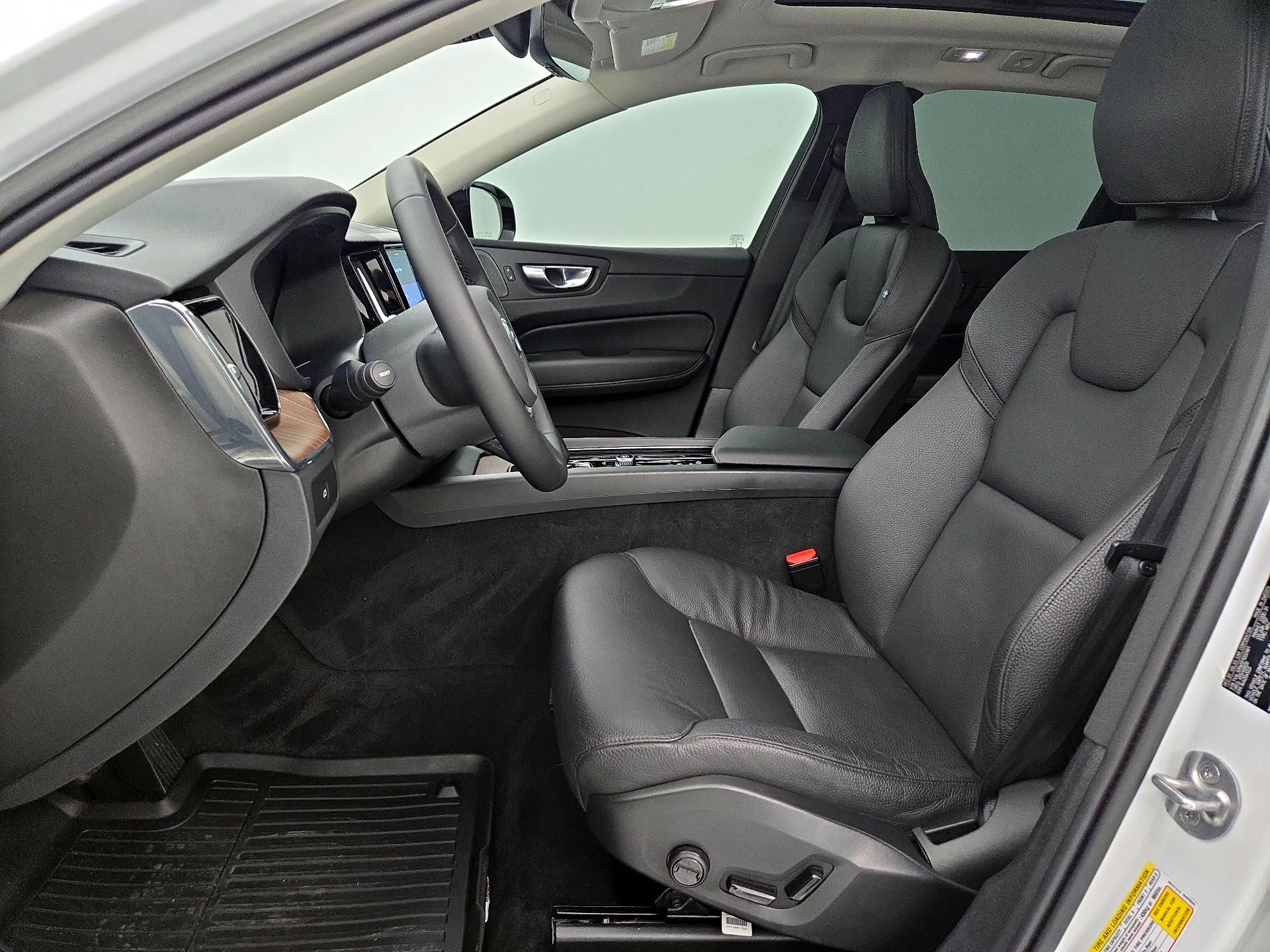 Thumbnail: 2023 Volvo XC60 - 11