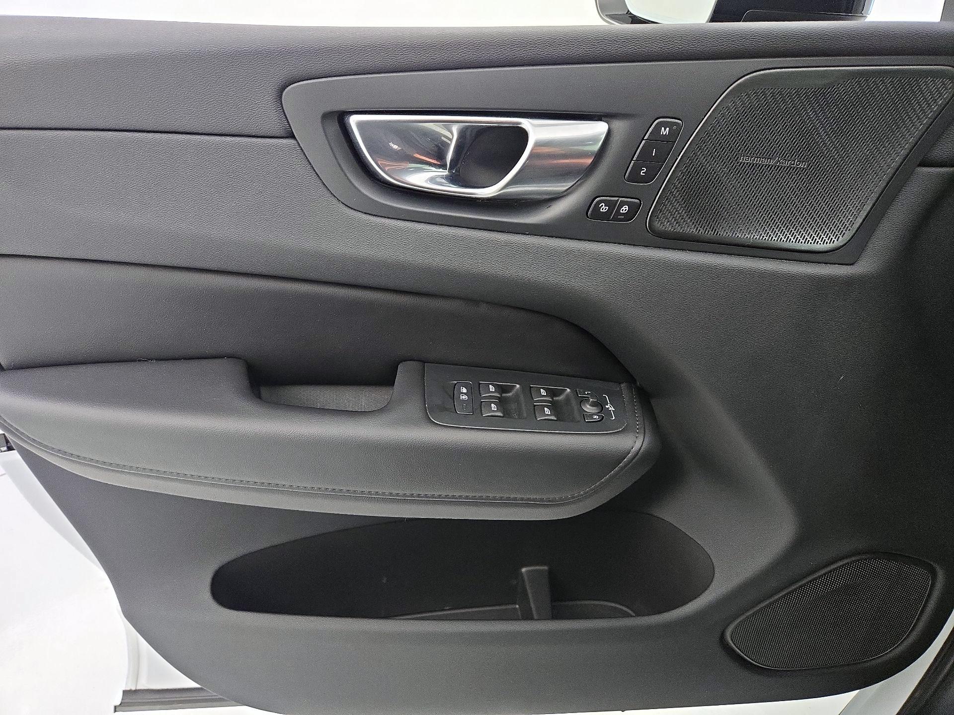 Thumbnail: 2023 Volvo XC60 - 12