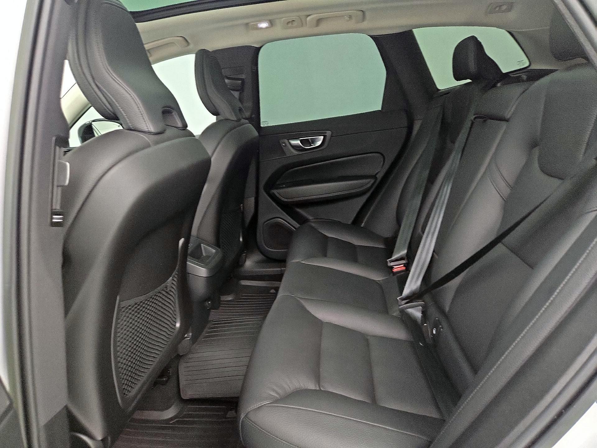 Thumbnail: 2023 Volvo XC60 - 20