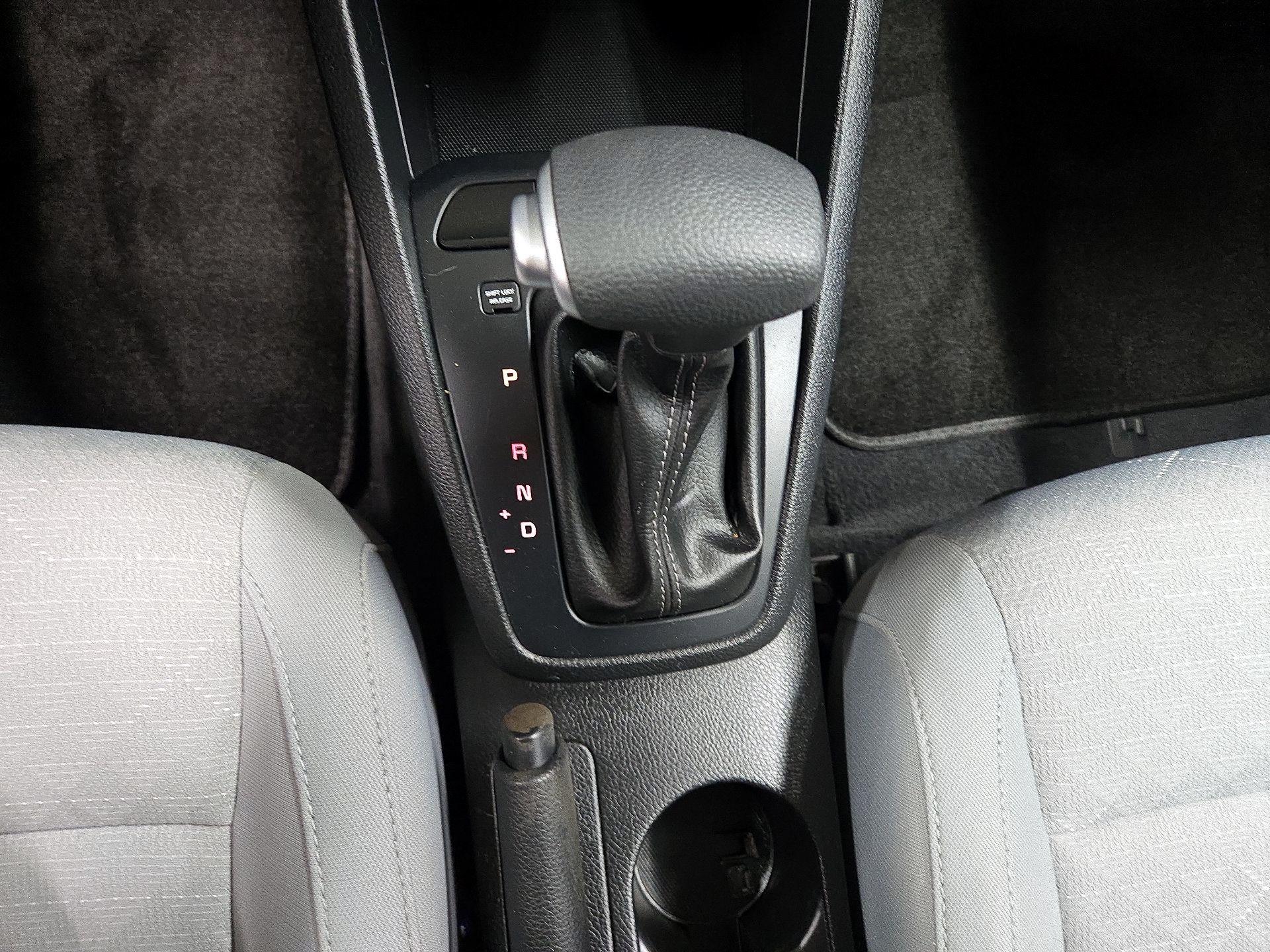 Thumbnail: 2023 Kia Rio - 15