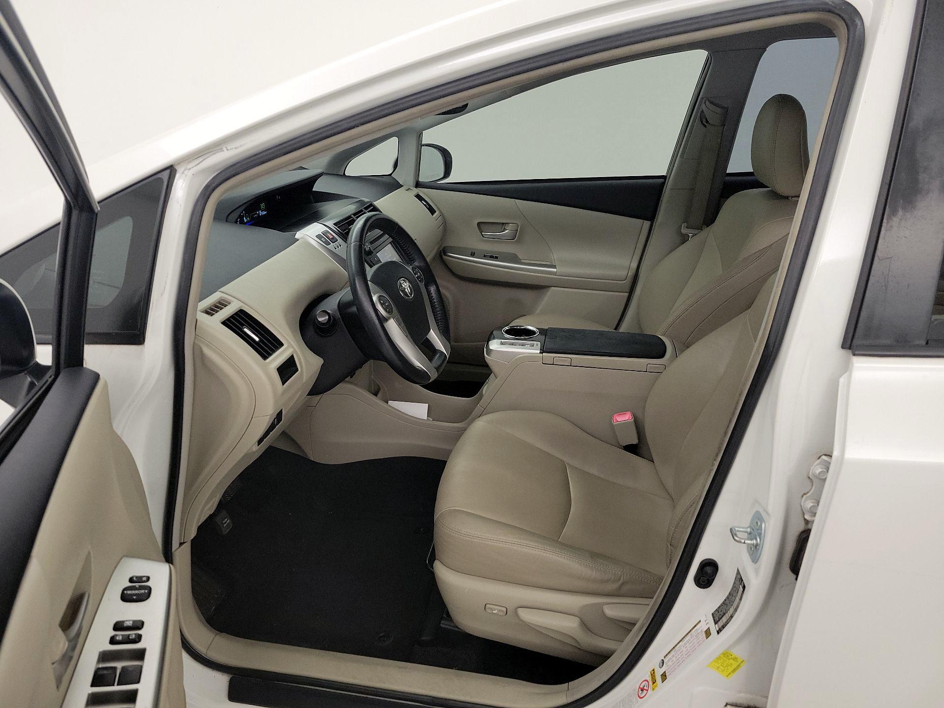 Thumbnail: 2014 Toyota Prius v - 11