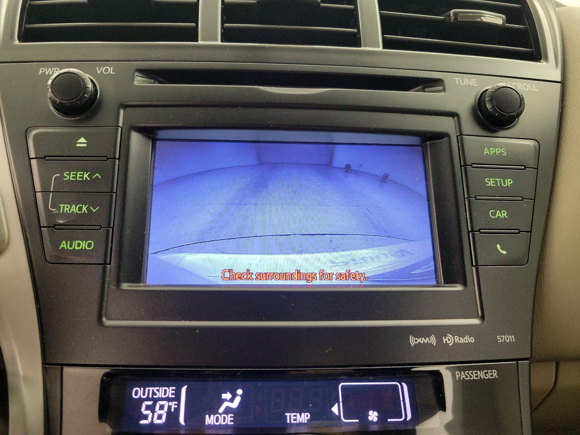 Thumbnail: 2014 Toyota Prius v - 14