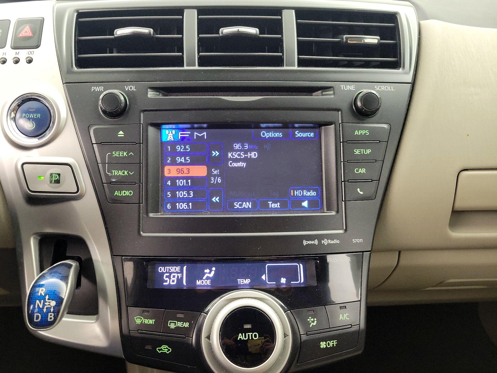 Thumbnail: 2014 Toyota Prius v - 15