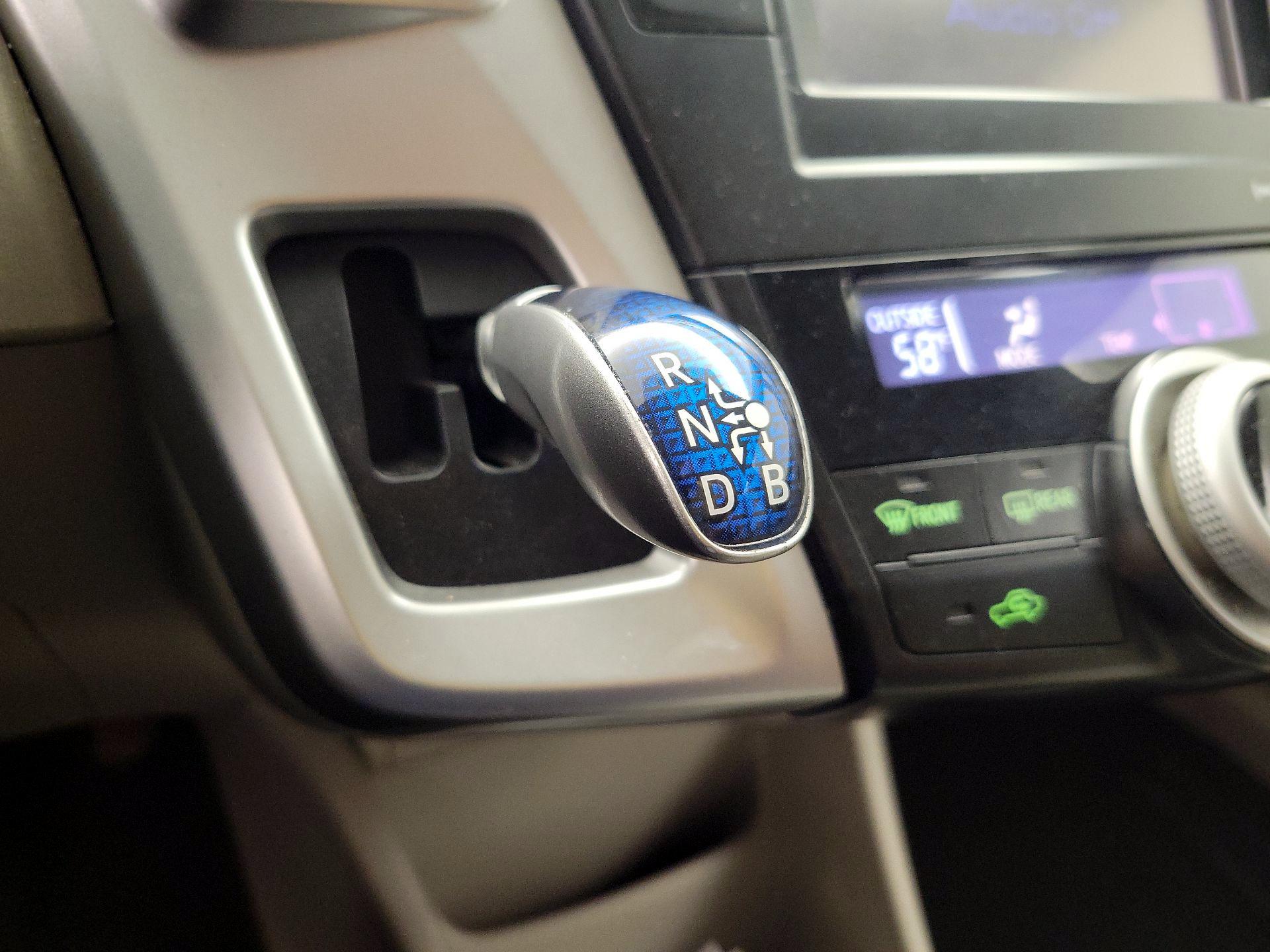 Thumbnail: 2014 Toyota Prius v - 17