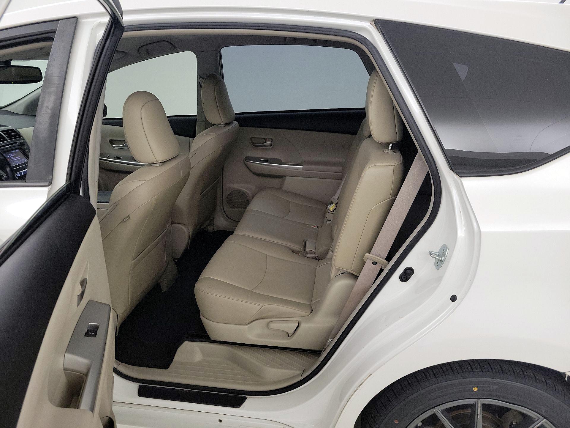 Thumbnail: 2014 Toyota Prius v - 18