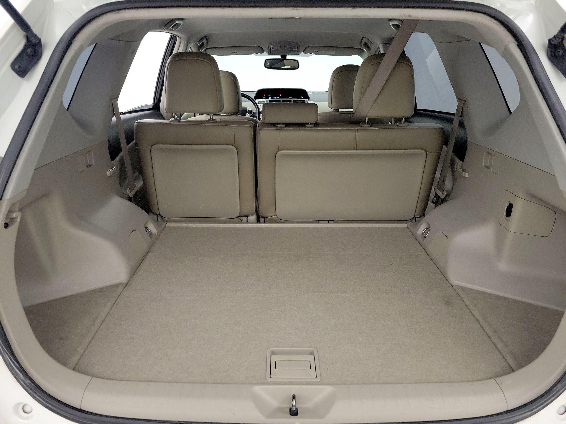 Thumbnail: 2014 Toyota Prius v - 19