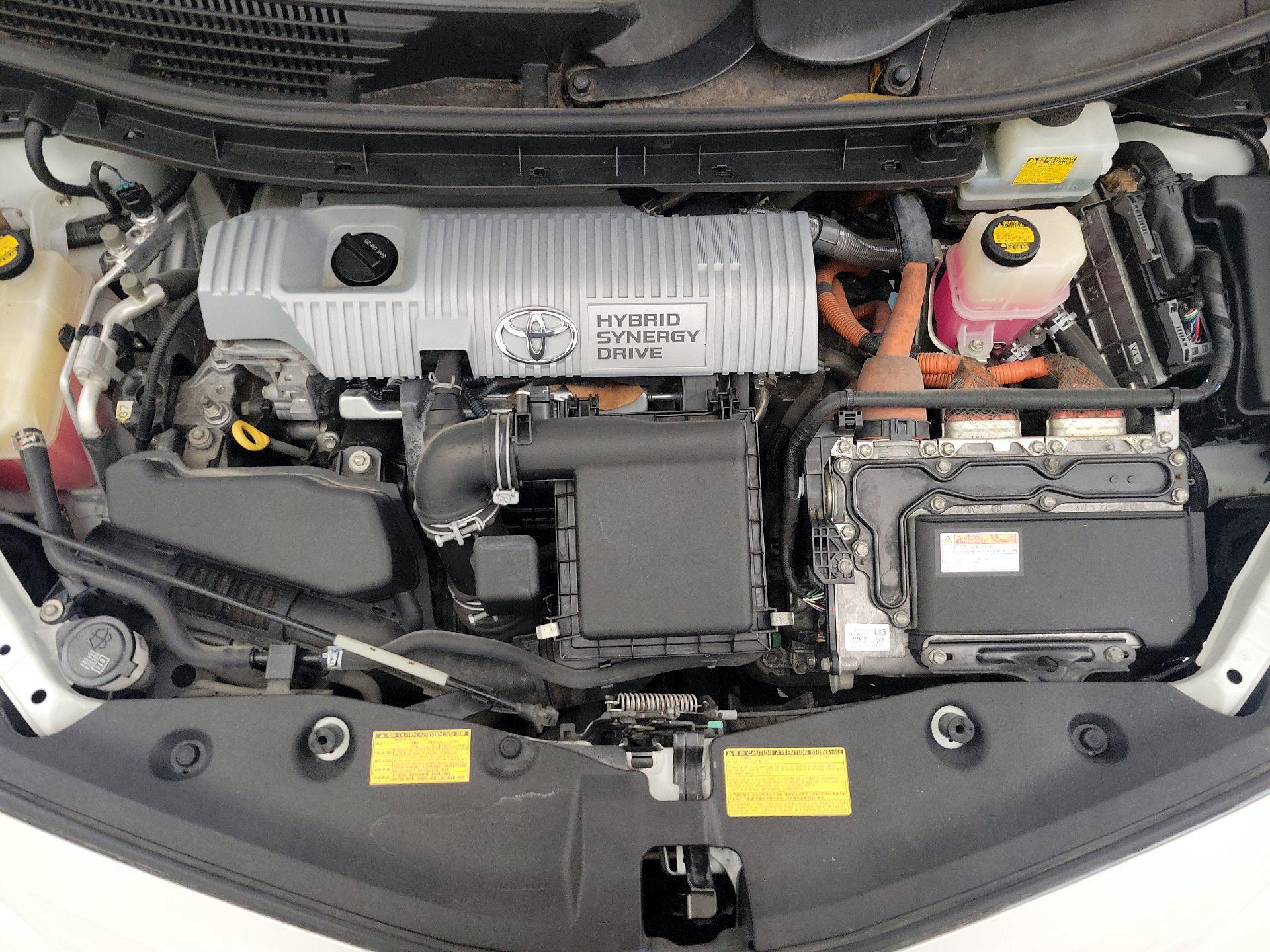 Thumbnail: 2014 Toyota Prius v - 20