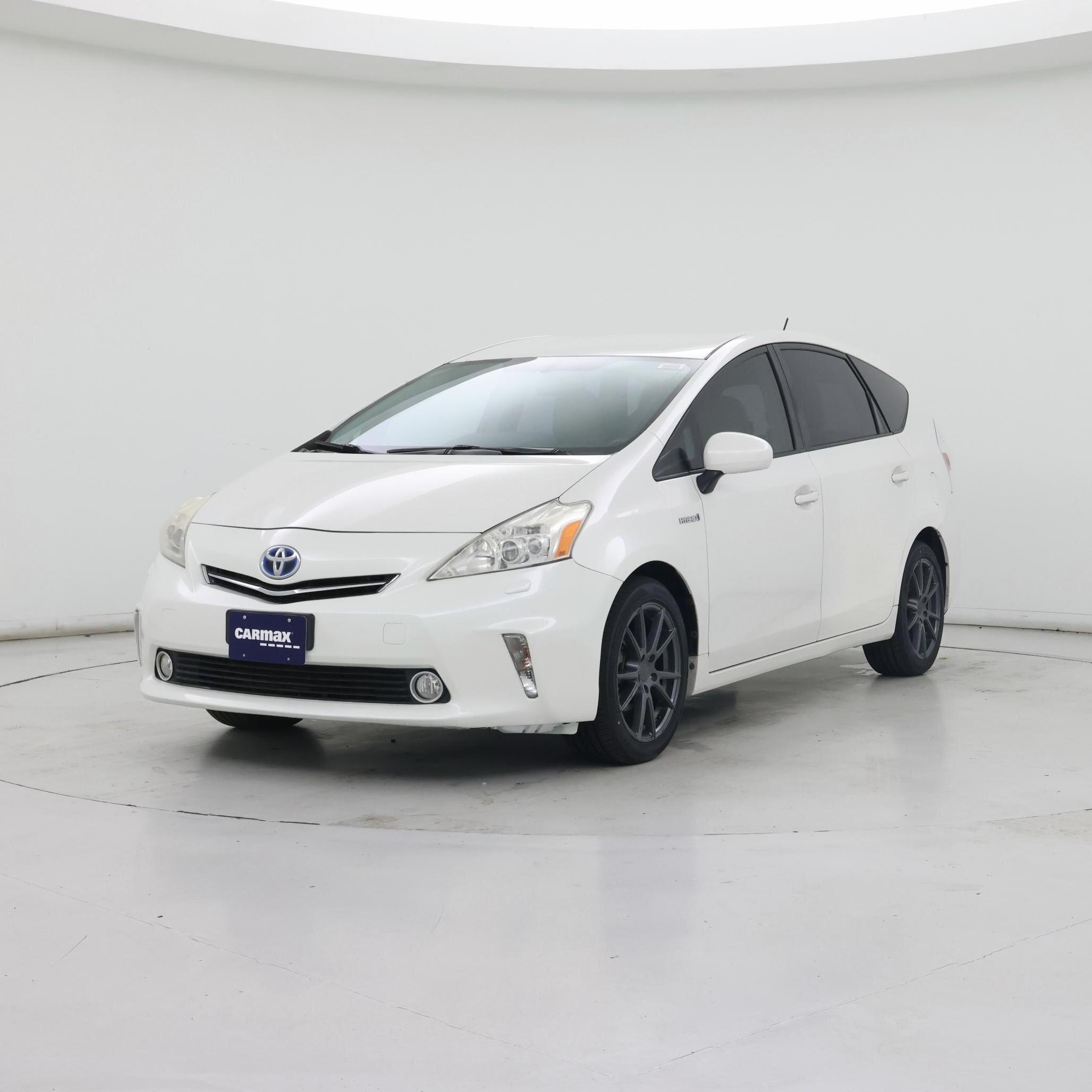 Thumbnail: 2014 Toyota Prius v - 4