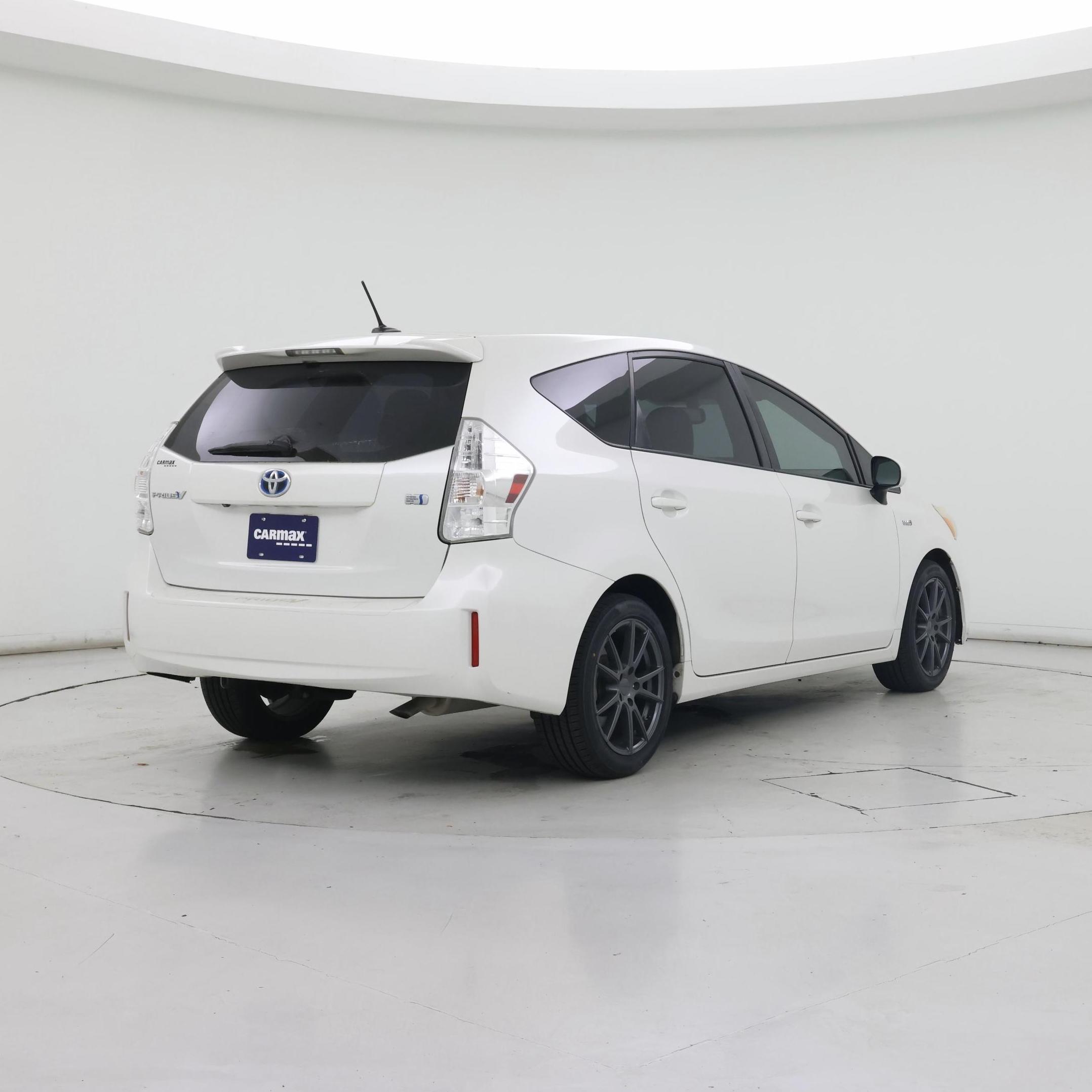 Thumbnail: 2014 Toyota Prius v - 8