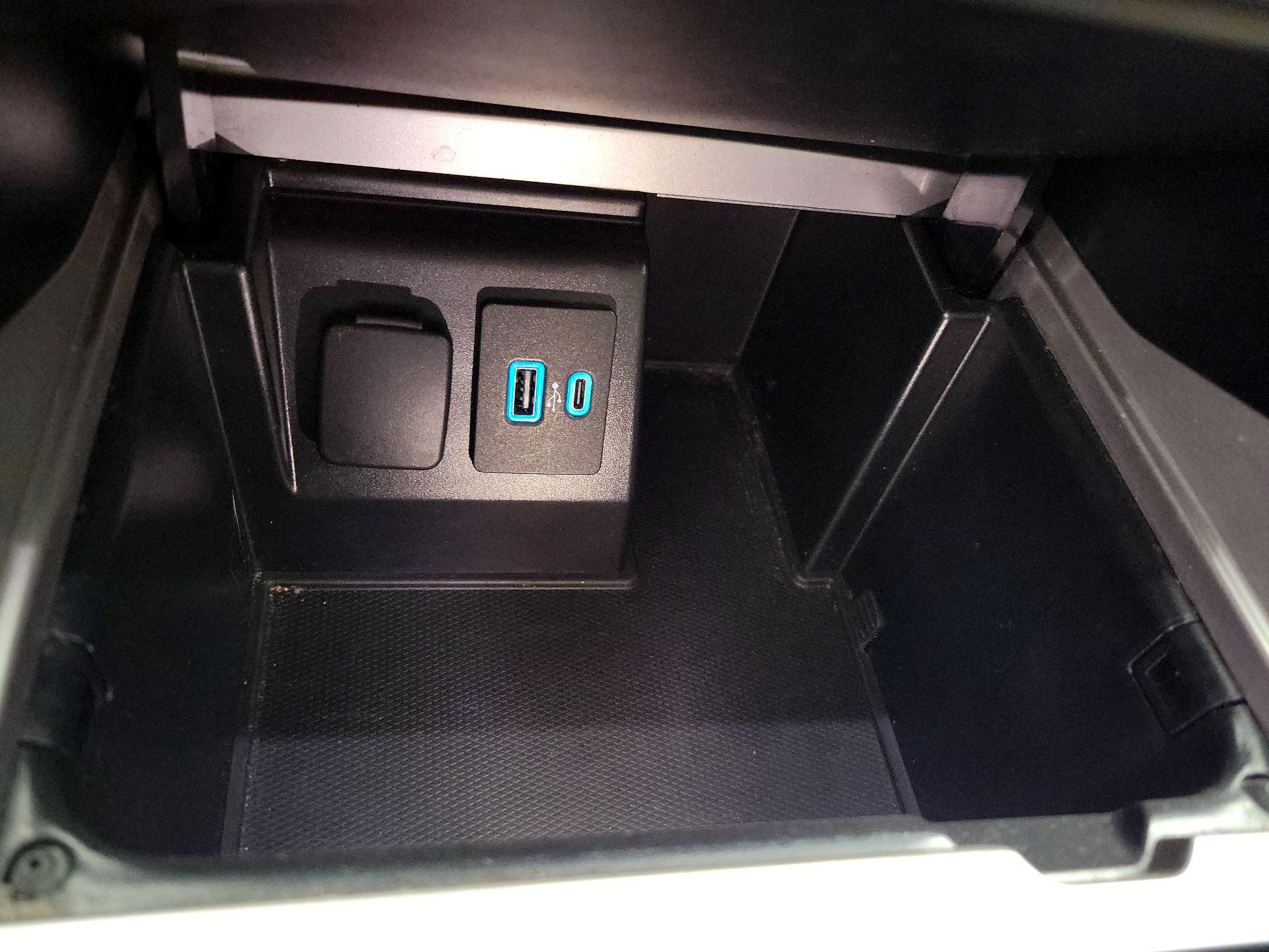 Thumbnail: 2020 Ford Explorer - 19