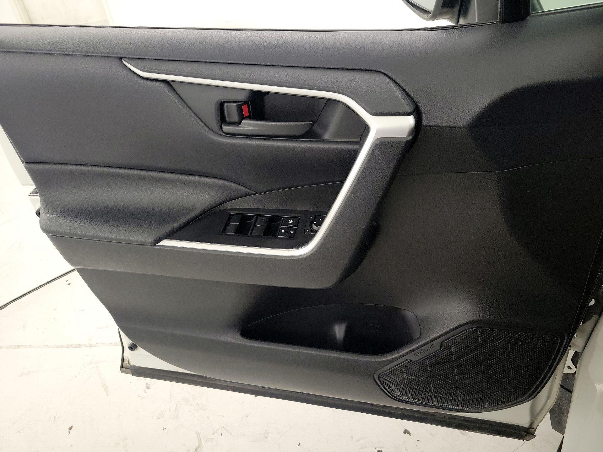 Thumbnail: 2021 Toyota RAV4 - 12