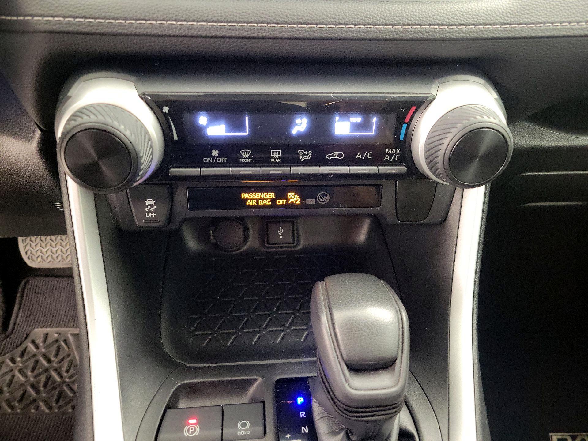 Thumbnail: 2021 Toyota RAV4 - 16