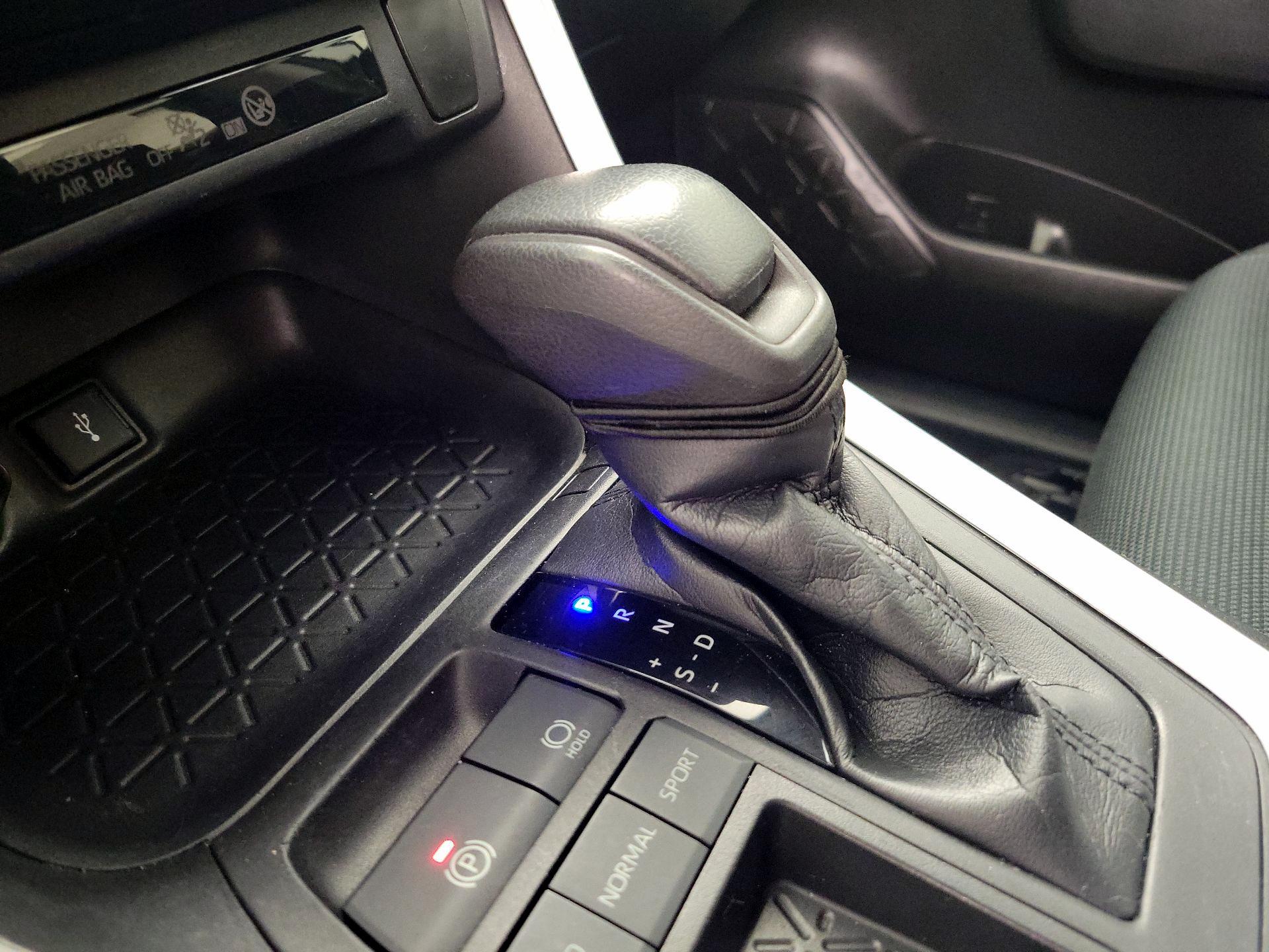 Thumbnail: 2021 Toyota RAV4 - 17